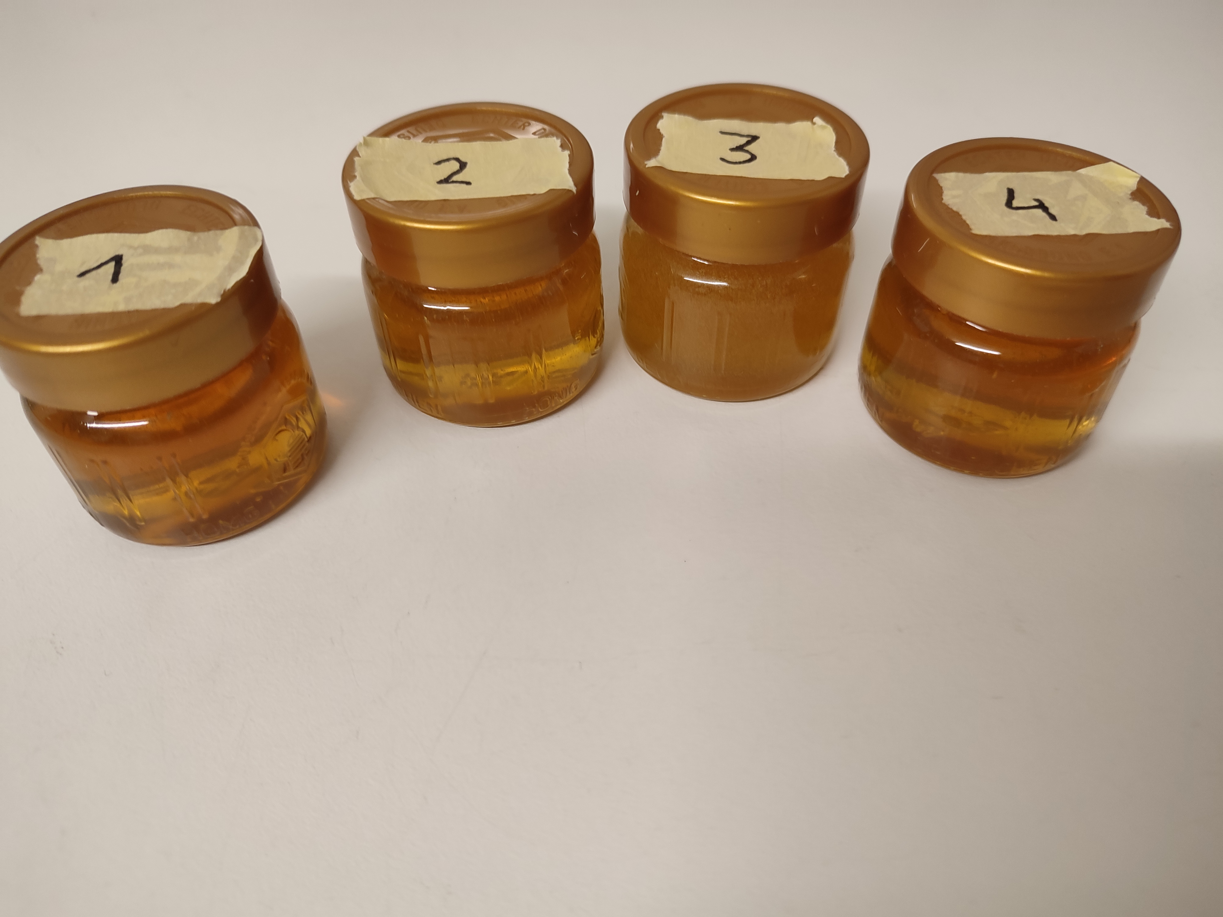 Vier Bienenstände, vier Farben